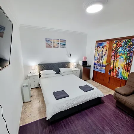 Large Modern Double Homestay *